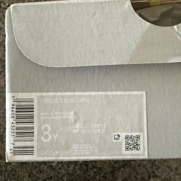 Nike Force 1 LV8 | Excellent Condition - Picture 3 of 3